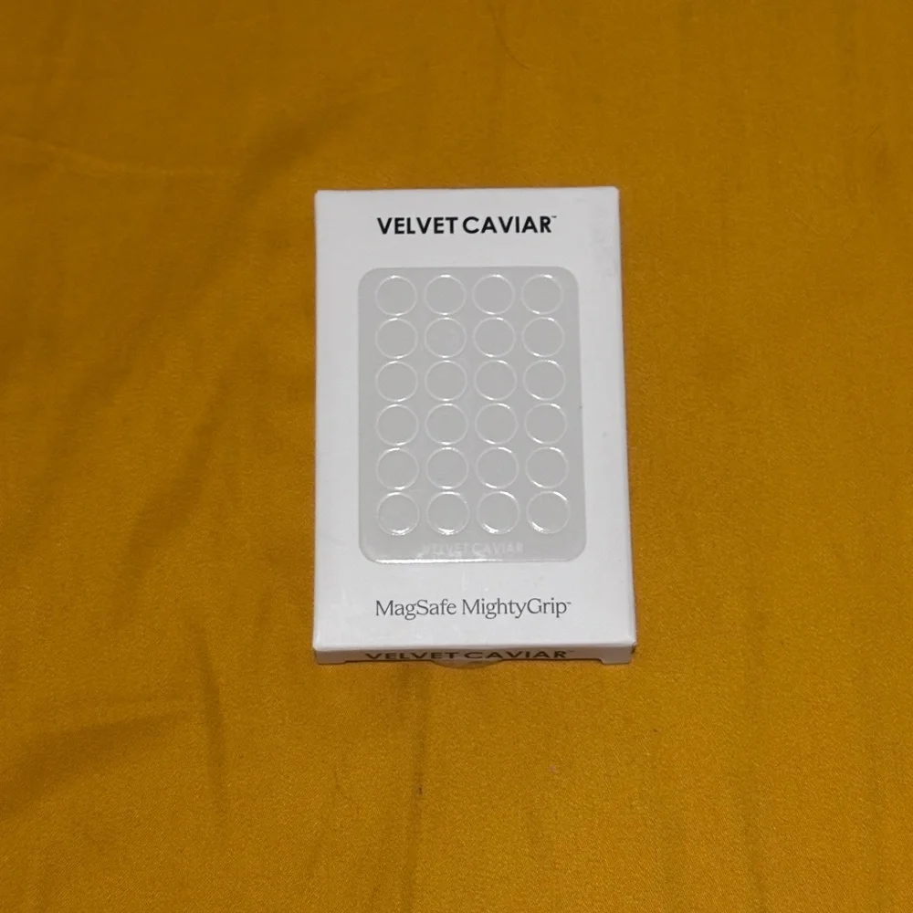 New Velvet Caviar White MagSafe Grip